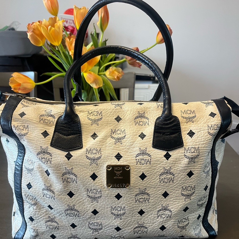 MCM Authentic Large White & Navy Womens Visetos, Satchel - Tote bag